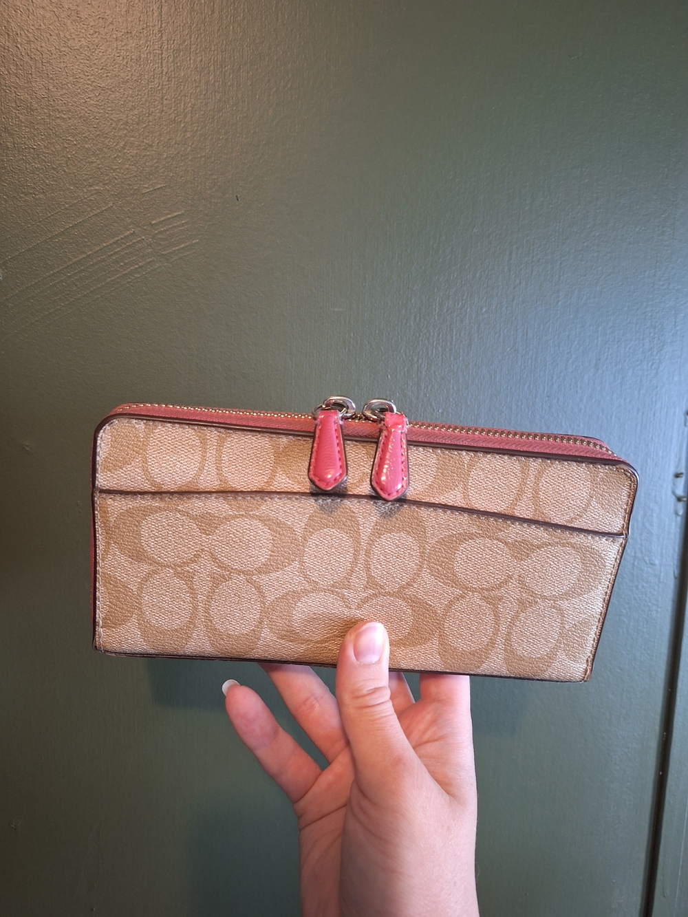 Coach Signature Canvas Zip Wallet in Khaki And Pink - Picture 4 of 9